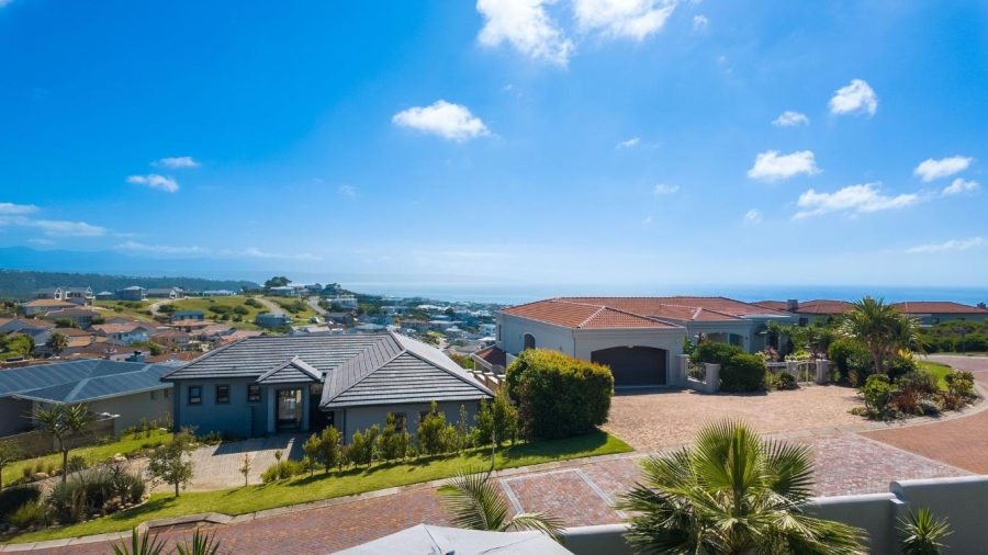 6 Bedroom Property for Sale in Whale Rock Heights Western Cape